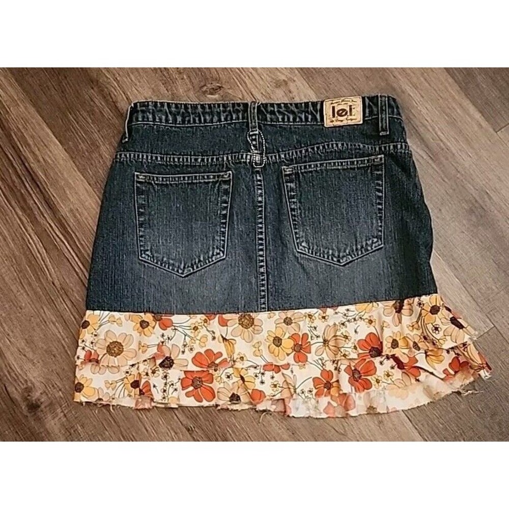L.e.i. Womens Mini Skirt 16 Floral Hem Daisy Denim Boho Flowers Western Cowgirl - Picture 2 of 7